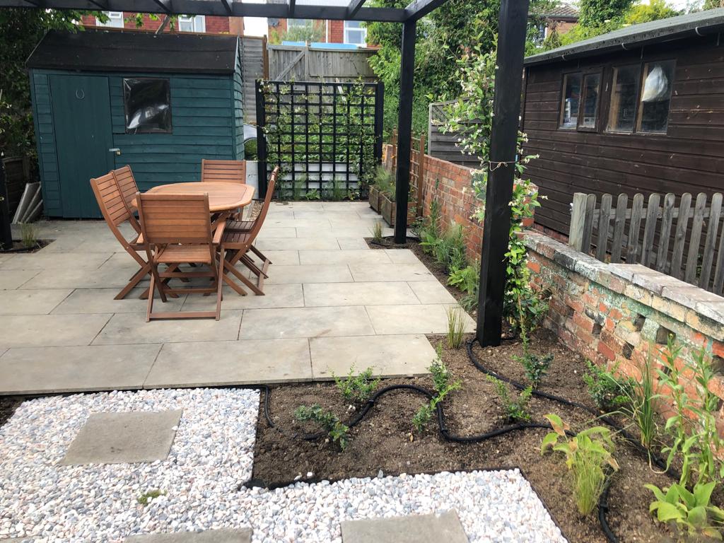 Irrigation installation for small garden